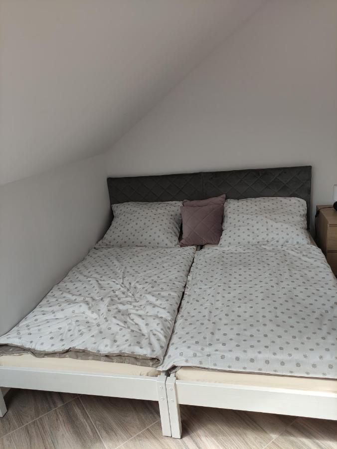 Nad Jeziorem Kochle Pszczew Exterior foto